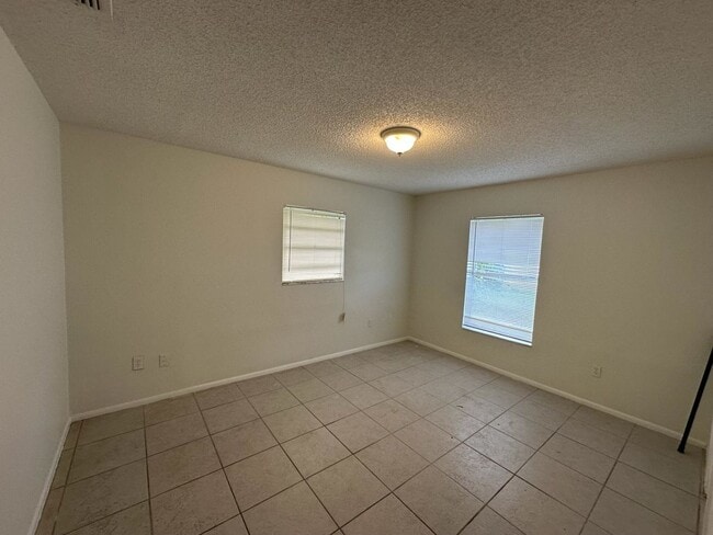 Building Photo - Charming 3 Bed 2 Bath home in the heart of...
