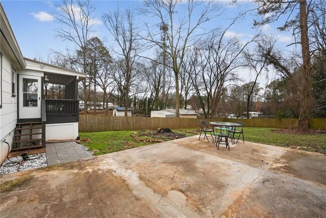 Building Photo - 871 Hargis St SE