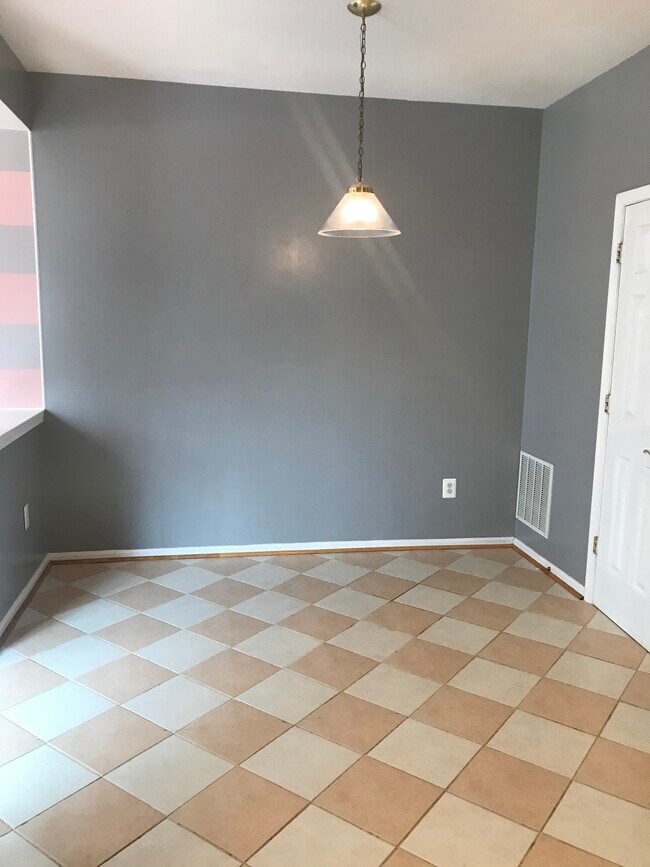 Building Photo - 205 Tilden Way