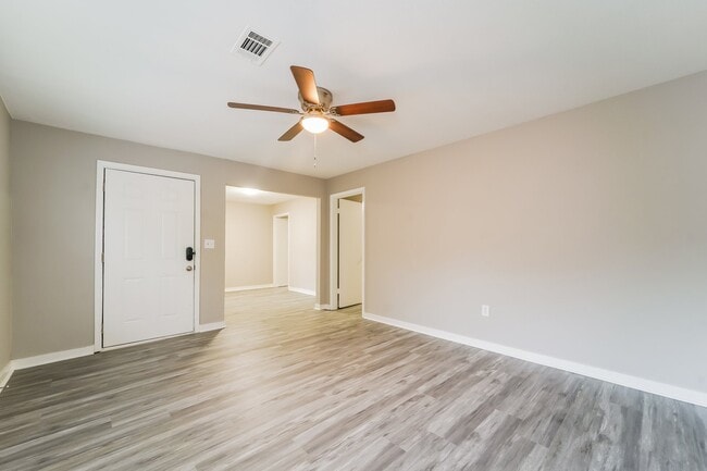 Building Photo - 573 N Park Ln