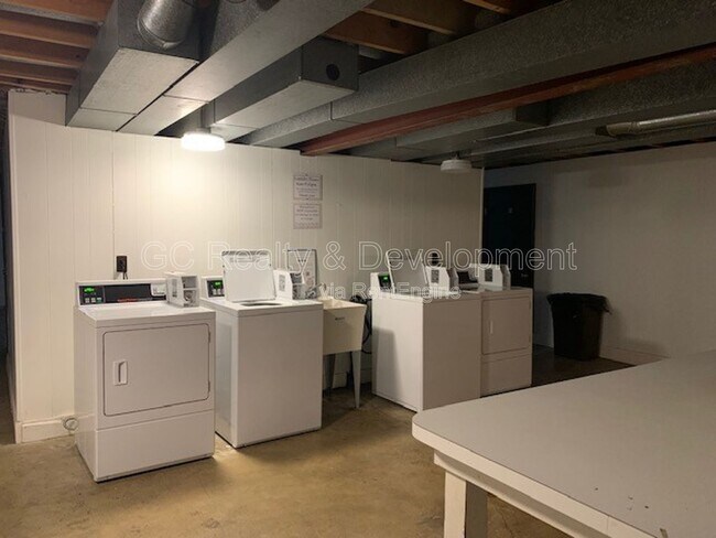 Building Photo - 12 Simpson St