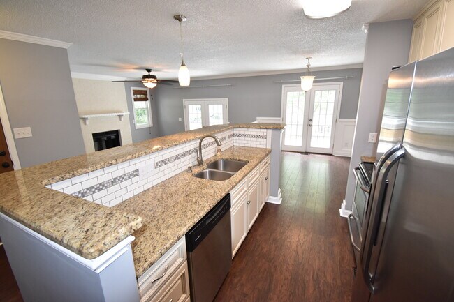 Building Photo - Coming Soon~ 3 Bedroom and 2 Bath- Great Outdoor Space (Pets Negotiable)