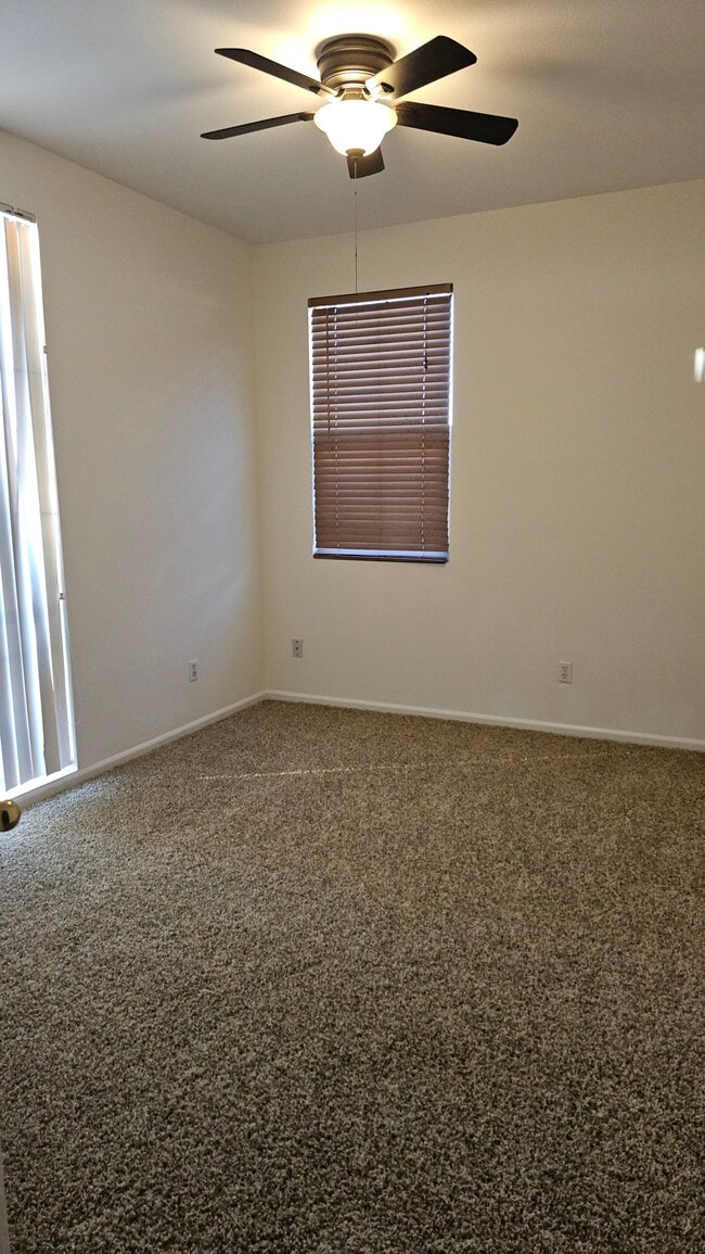 Building Photo - 5012 Crest Dr