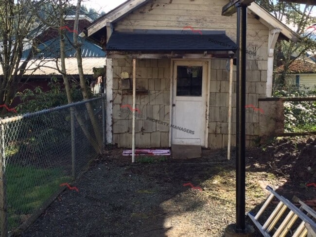Building Photo - STATUS: AVAILABLE | R261B | $1750