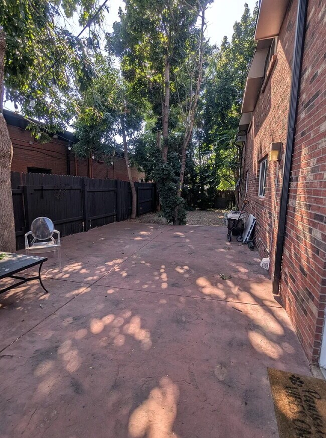 Building Photo - "Spacious 3-Bed, 2-Bath Condo Retreat in P...