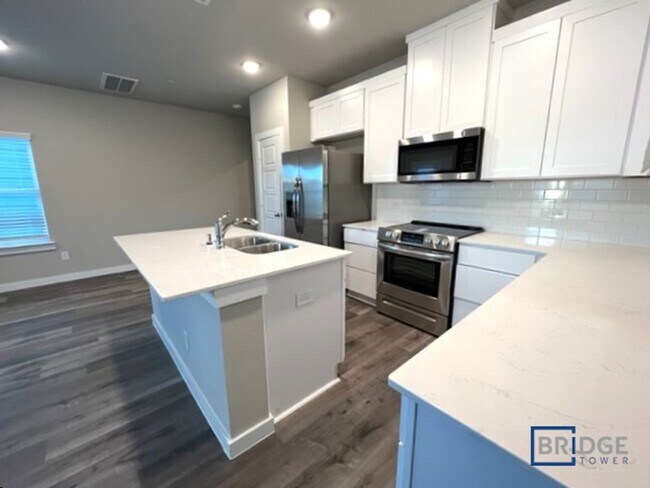 Building Photo - 333 N Centro Circle, Shenandoah, TX 77385