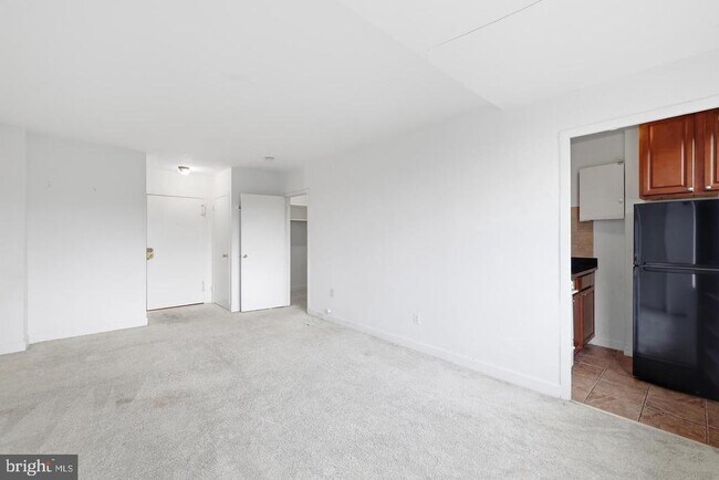 Building Photo - 1121 Arlington Blvd