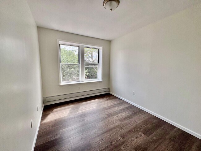 Building Photo - 404 Stegman Pkwy