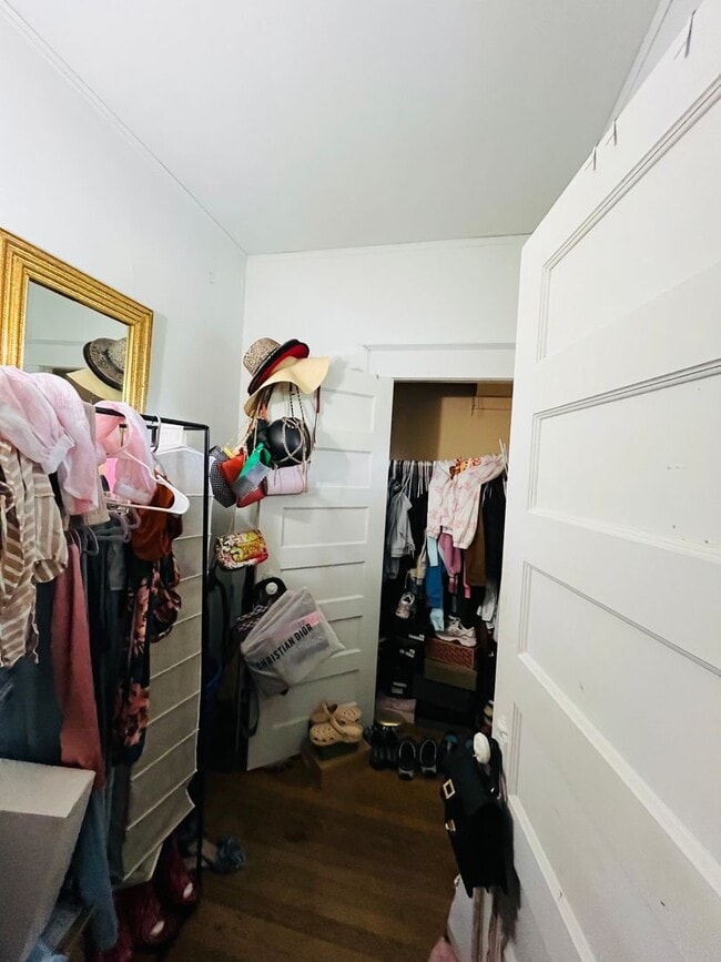 Building Photo - Large 3 bedroom on a great quiet street.