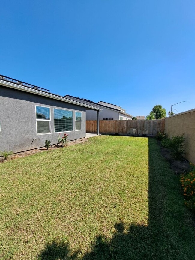 Building Photo - Charming Clovis Home in Heritage Grove – M...