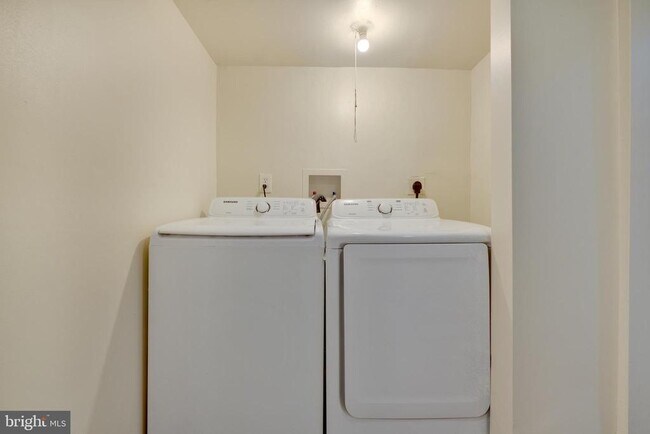 Building Photo - 618 Columbia Rd NW