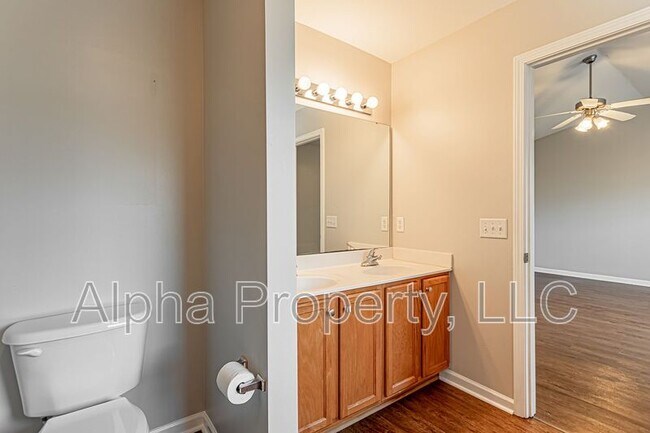 Building Photo - 204 Pope Ln