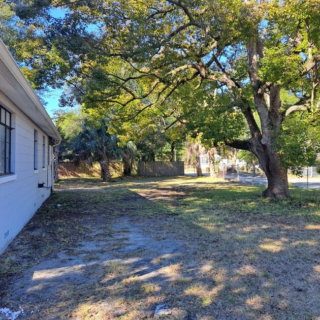 Building Photo - 3436 Franklin St