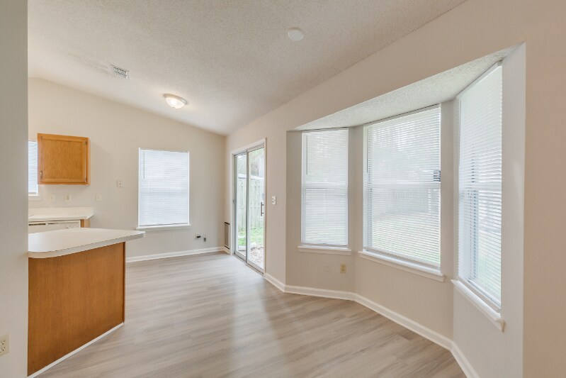 Building Photo - 4172 Davie Ct
