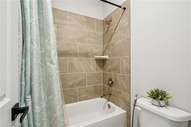 Building Photo - 2424 Pinnae Pl