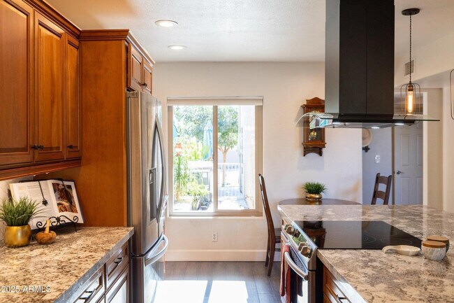 Building Photo - 5442 S Hurricane Ct