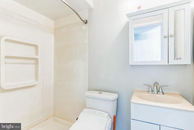 Building Photo - 14 Greystone Cir