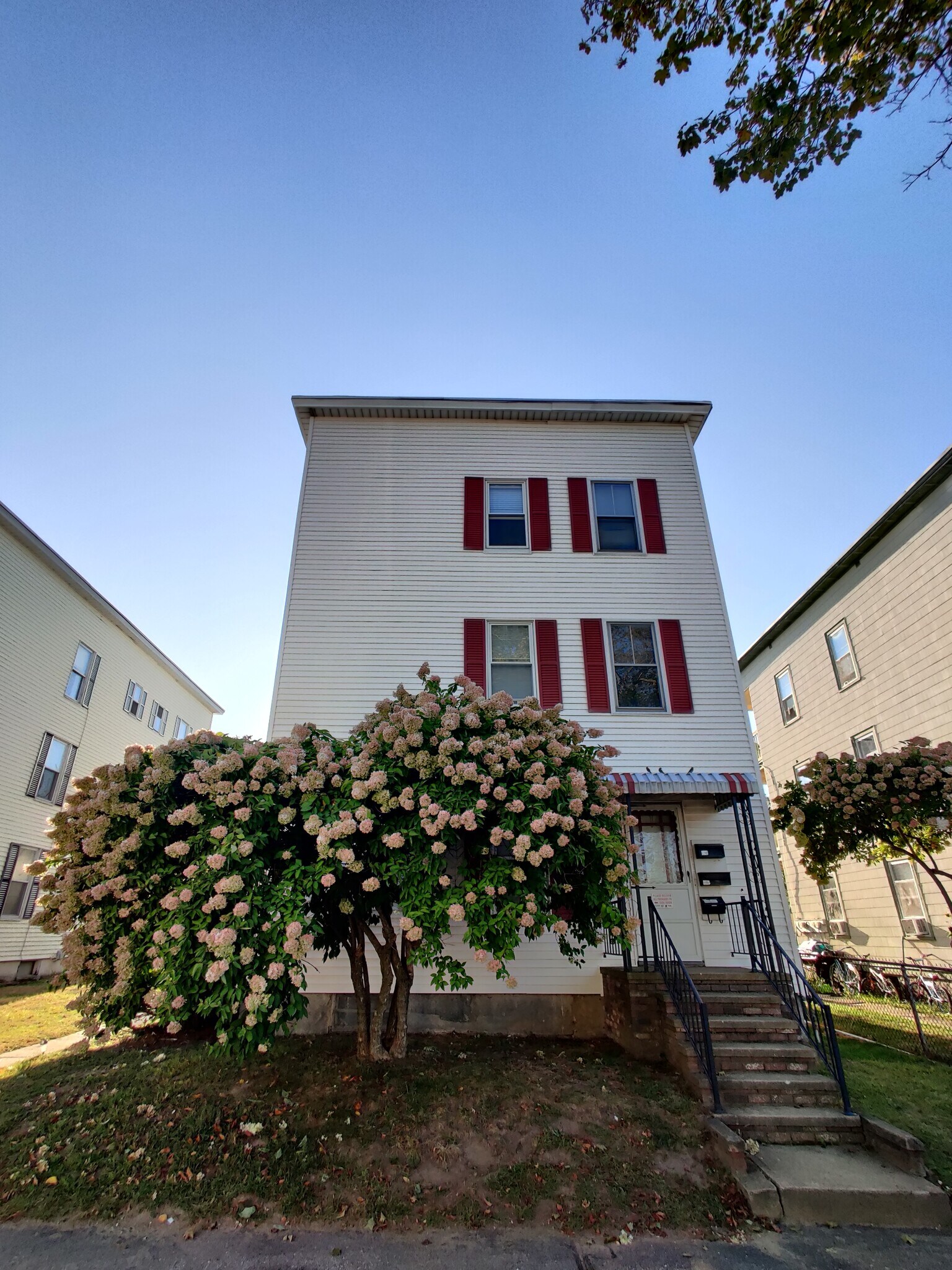 Exterior - 578 Dubuque St