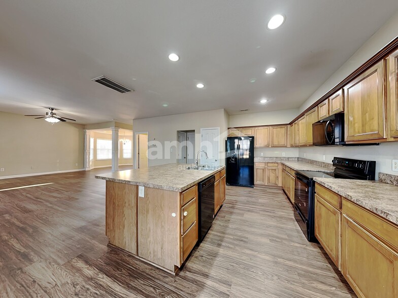 Building Photo - 2476 Ingleside Dr