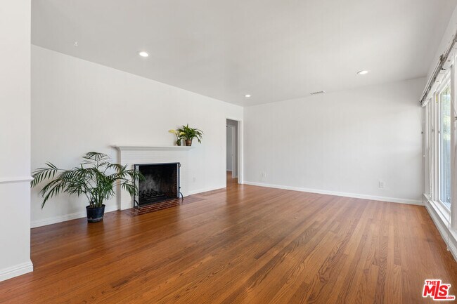 Building Photo - 7601 Dunfield Ave