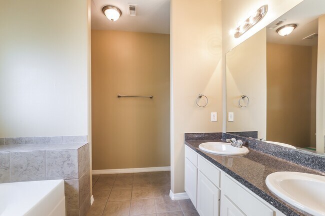 Building Photo - 21331 Berry Ridge Ln