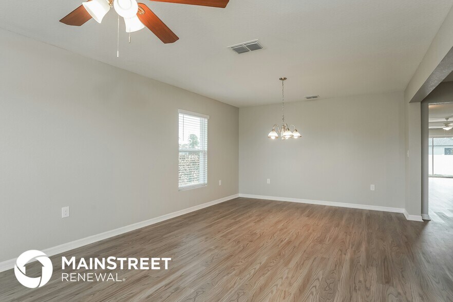 Building Photo - 4109 NE 9th Pl