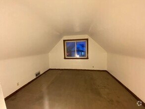 Building Photo - 136 Willowlawn Pkwy