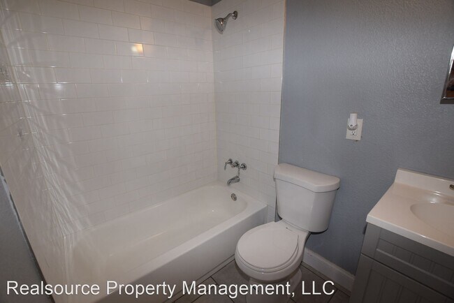 Building Photo - 2 br, 1 bath House - 4943 Pine Hills Road