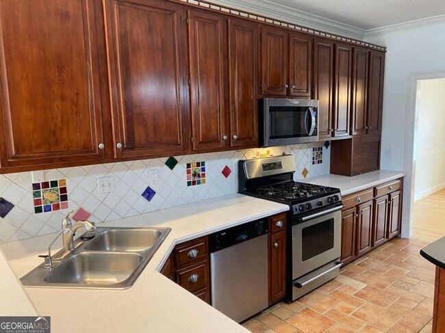 Building Photo - 7155 Roswell Rd