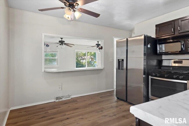 Building Photo - 400 Lexington Heights Dr