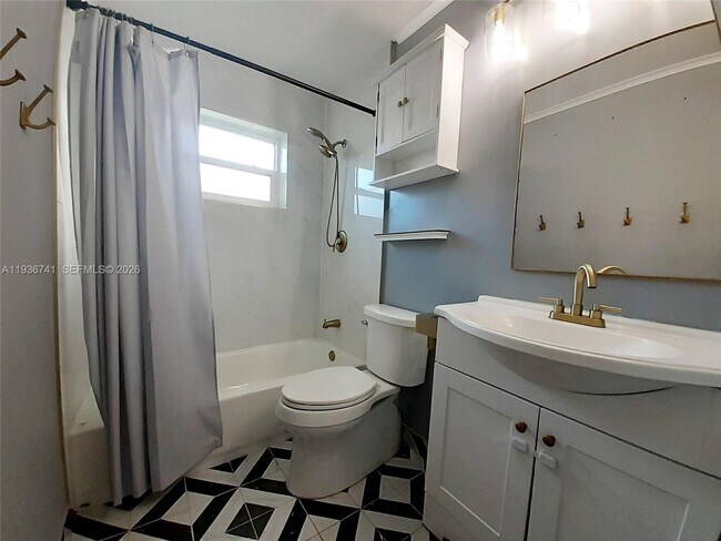 Building Photo - 2109 N Park Rd