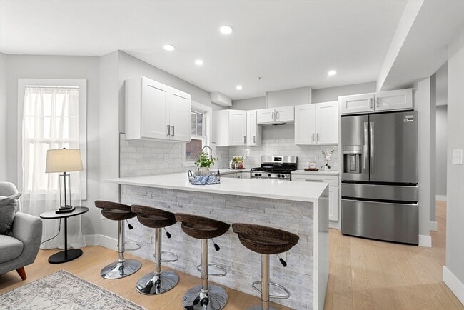 Building Photo - 679-683-683 Columbia Rd