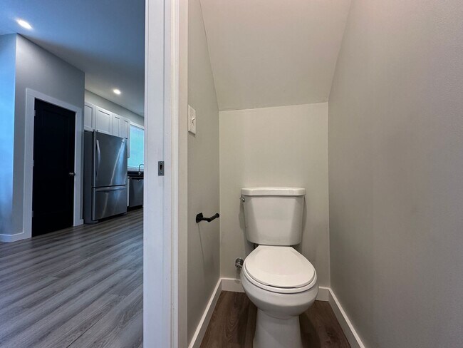 Building Photo - Newly Renovated 2 Bed, 2.5 Bath Furnished Home in Columbus