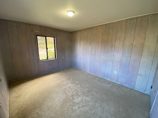 Building Photo - Beach Tract Cottage!