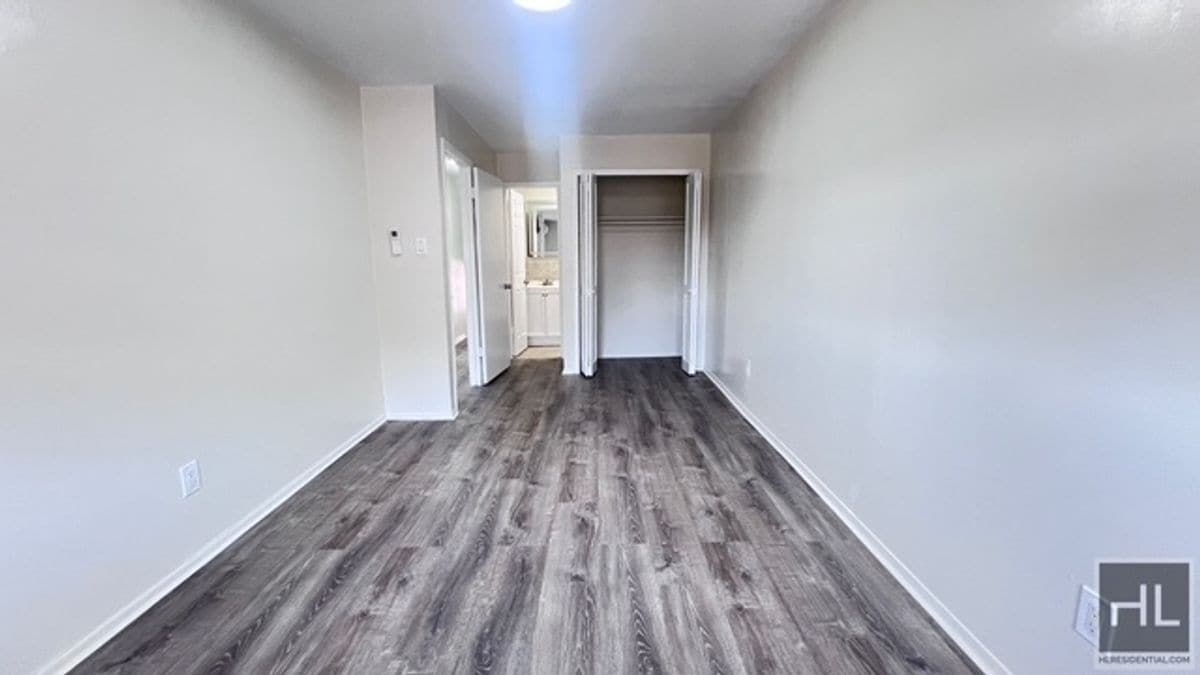 Building Photo - NEWLY RENOVATED 2 BEDROOM/2 FULL BATHROOMS...