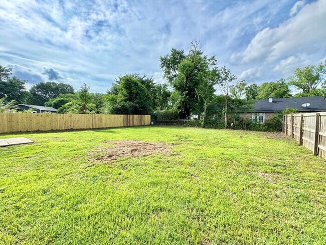 Building Photo - 3804 Walsingham Dr