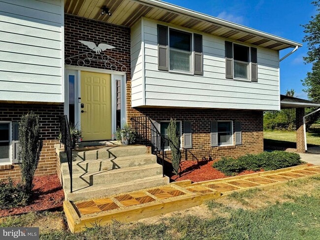 Building Photo - 8530 Wedding Dr
