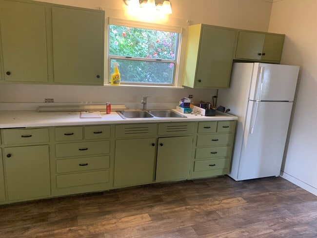 Building Photo - Updated Craftsman!  Downtown Puyallup!