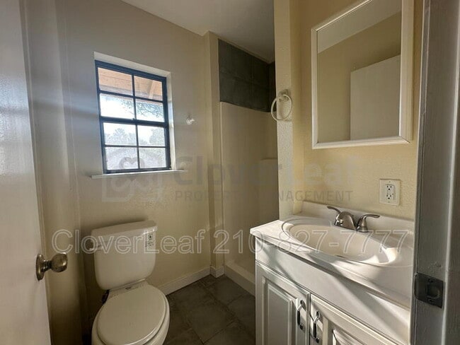 Building Photo - 817 W Mulberry Ave