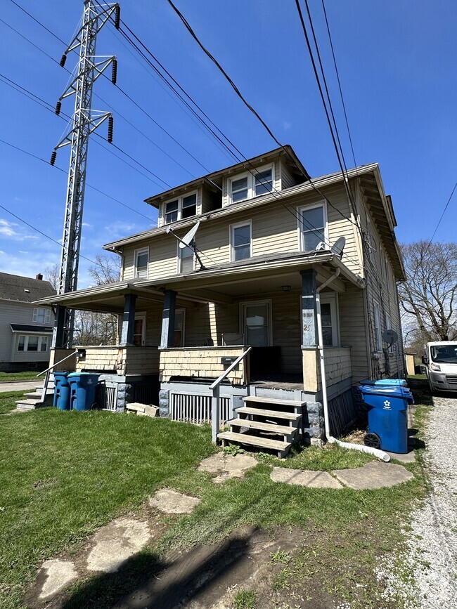 Building Photo - 251 Maplewood Ave