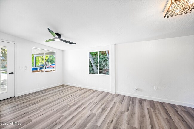 Building Photo - 1608 E Hudson Dr