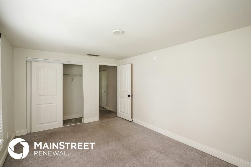 Building Photo - 1508 Villa Pl