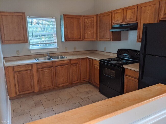 Building Photo - 3 br, 2 bath House - 1021 West Victory Drive