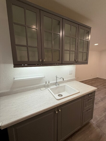 Building Photo - 1151 Corby Ave