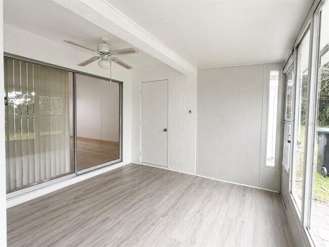 Building Photo - 14426 Island Cove Dr