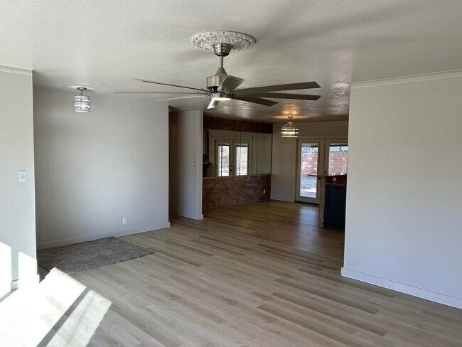 Building Photo - Gorgeous Santa Clara Home with Stunning Ki...