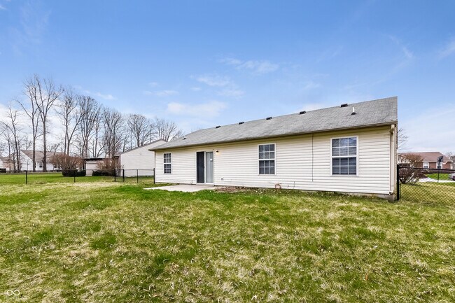 Building Photo - 7467 Grandview Dr