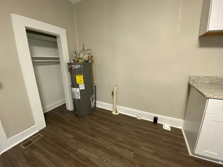 Building Photo - 1000 3rd Ave