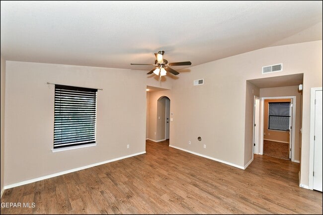 Building Photo - 916 Villa Seca Dr