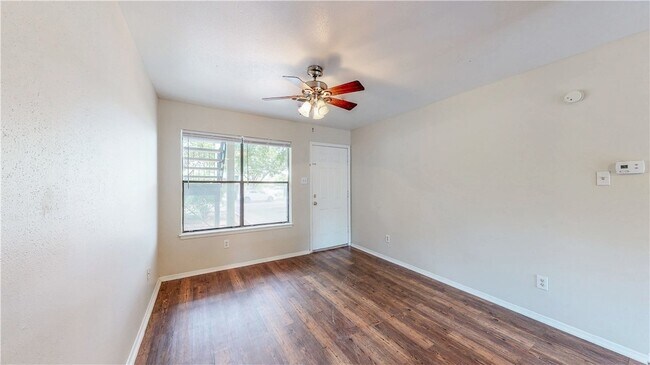 Building Photo - 303 Manuel Dr